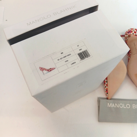 Manolo Blahnik Women's Pointed BB Linen Stiletto Pumps - EU37/US7 - Picture 12 of 12